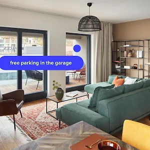 https://designer-apartments-in-smchov-by-prague-days.praguehotelsweb.com